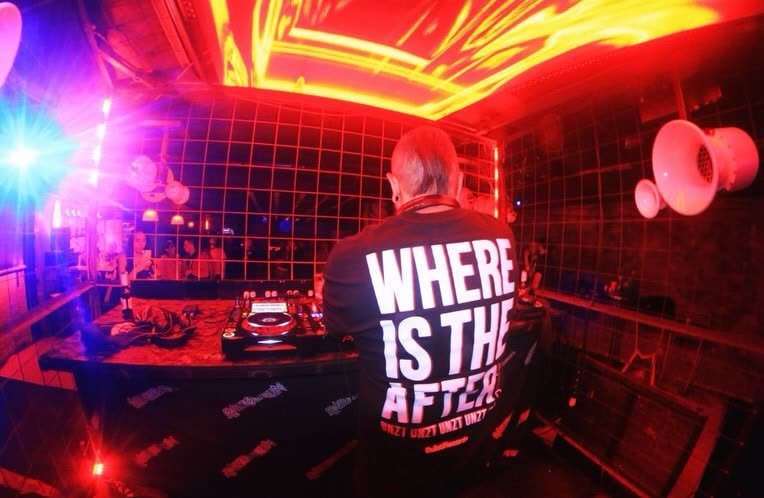 Jueves de acid techno en Radio Berlin